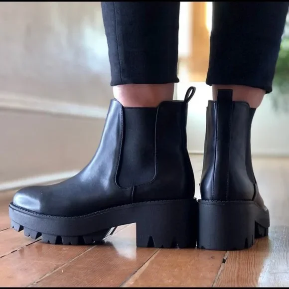 UO Chelsea Black Boots Size 7 - Picture 2 of 8